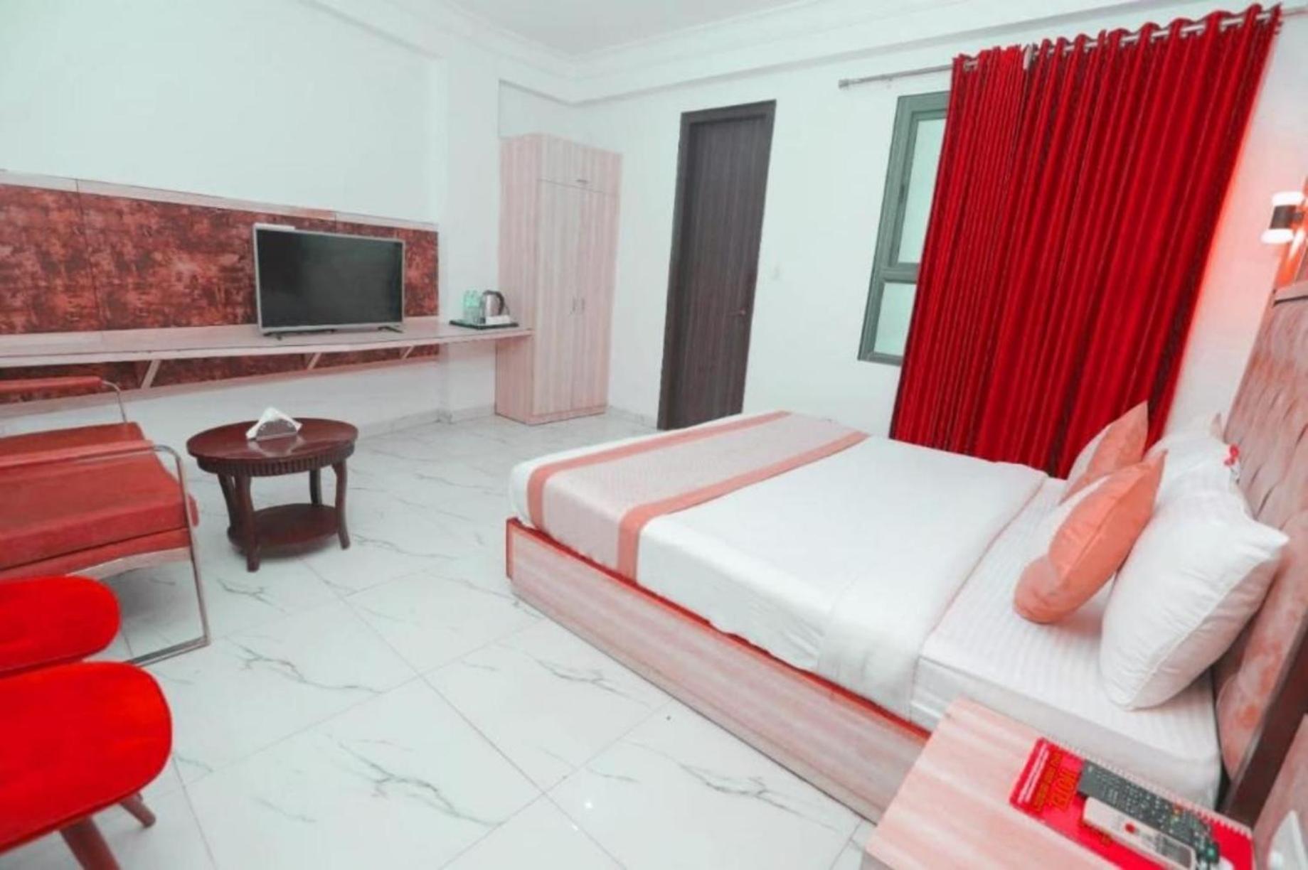 Hotel The Almora By Rs Global Near By Delhi International Airport With - Free Airport Drop Нью-Дели Экстерьер фото