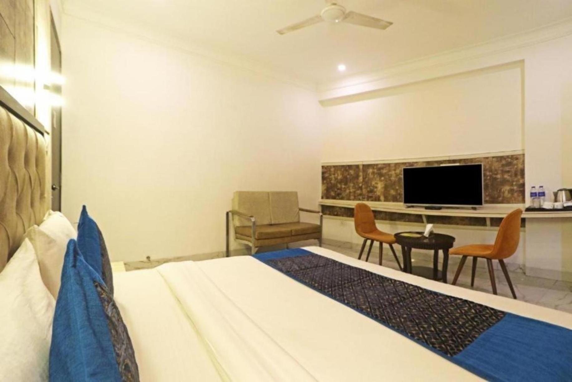 Hotel The Almora By Rs Global Near By Delhi International Airport With - Free Airport Drop Нью-Дели Экстерьер фото