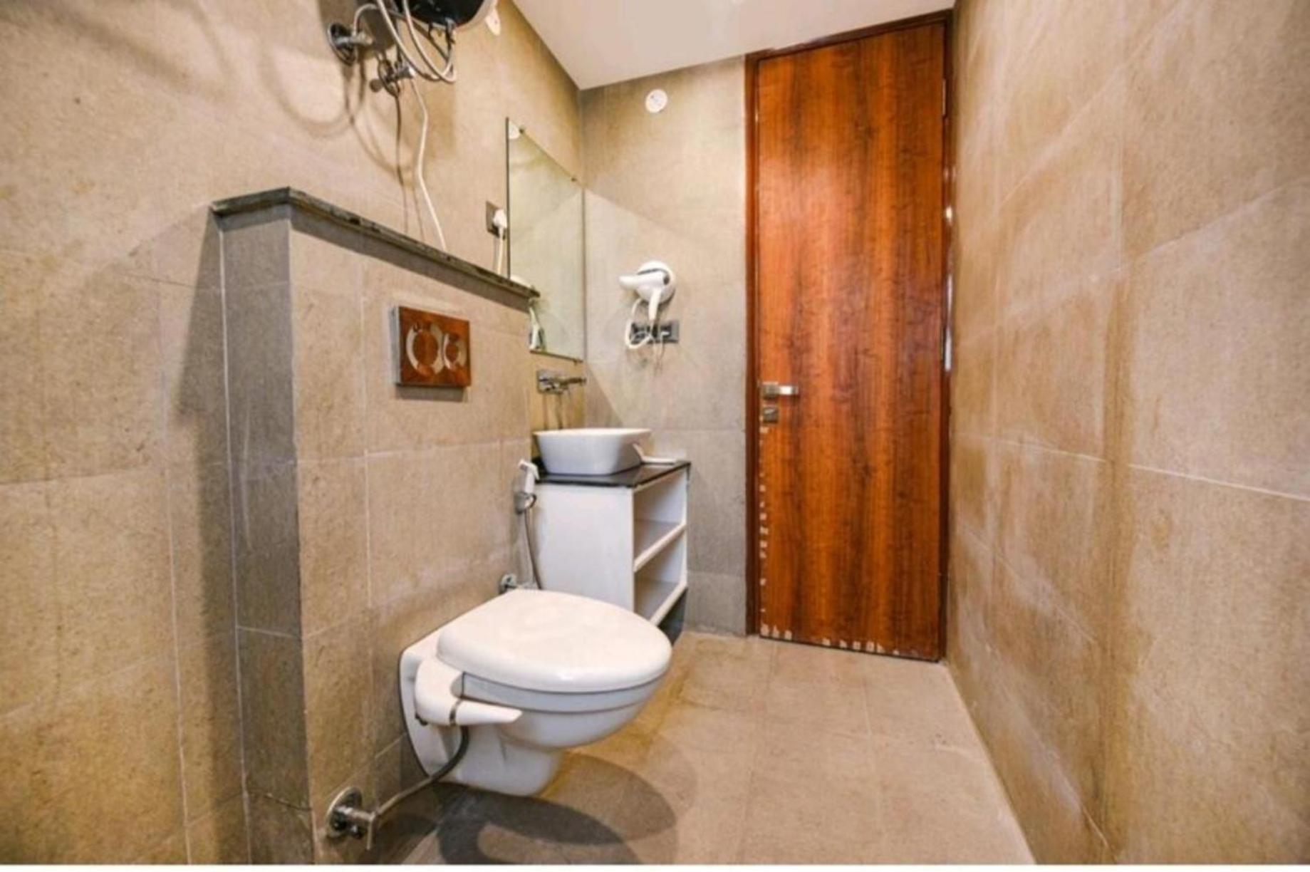 Hotel The Almora By Rs Global Near By Delhi International Airport With - Free Airport Drop Нью-Дели Экстерьер фото